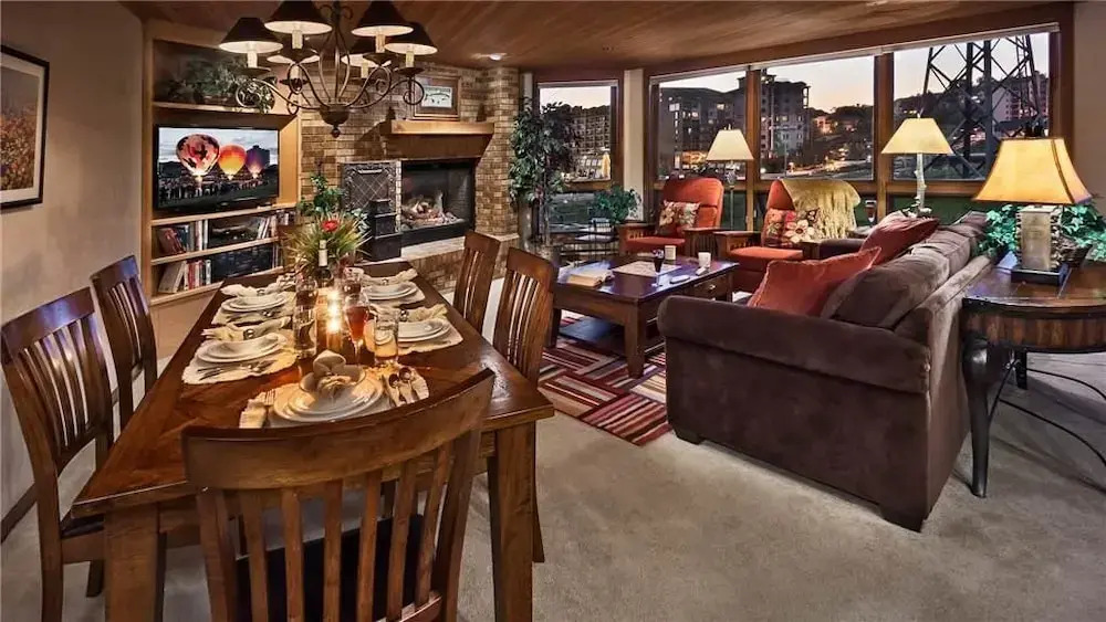 Dauphine 123 2 BedroomCondo By Moving Mountains