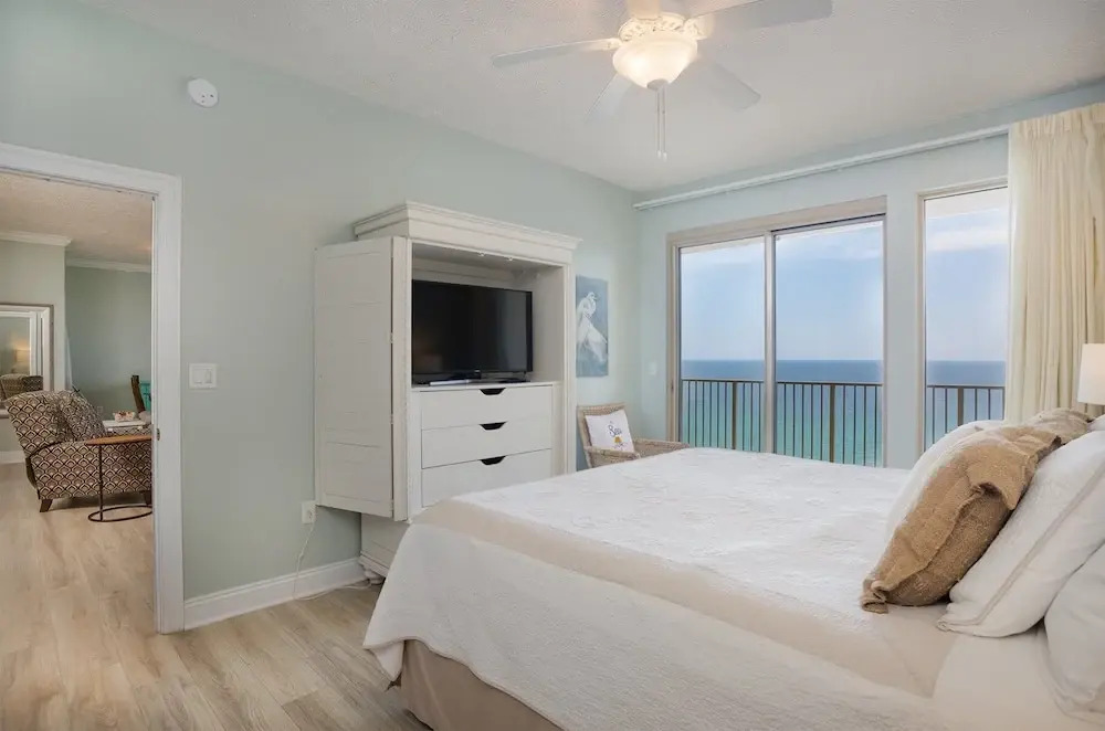 Wondrous Oceanfront Condo with Free Poolside WiFi - Unit 1105 by RedAwning