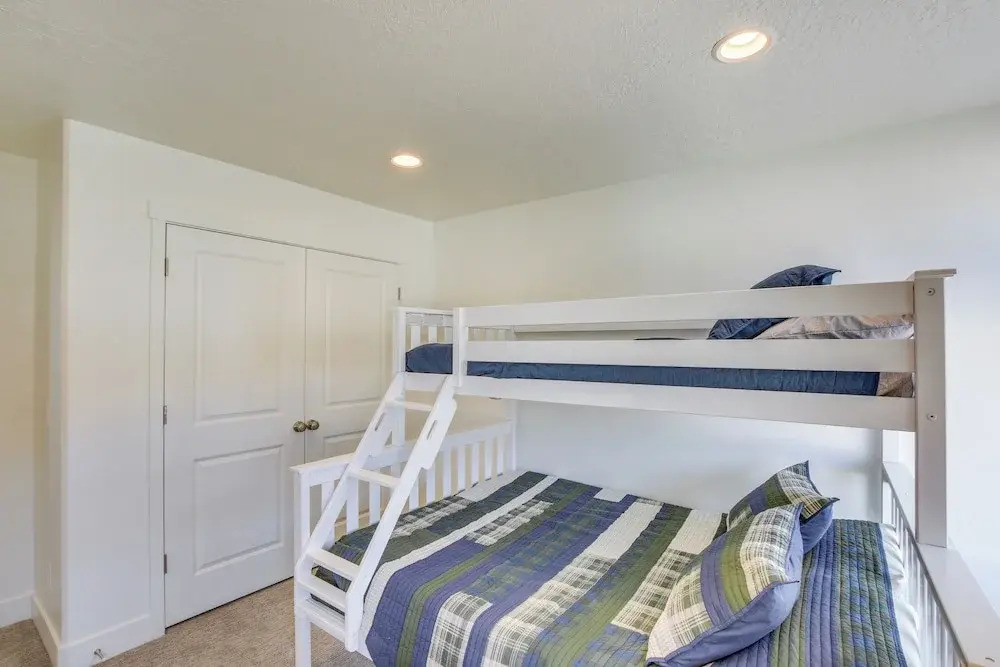 Garden City Townhome w/ Fireplace Near Bear Lake!