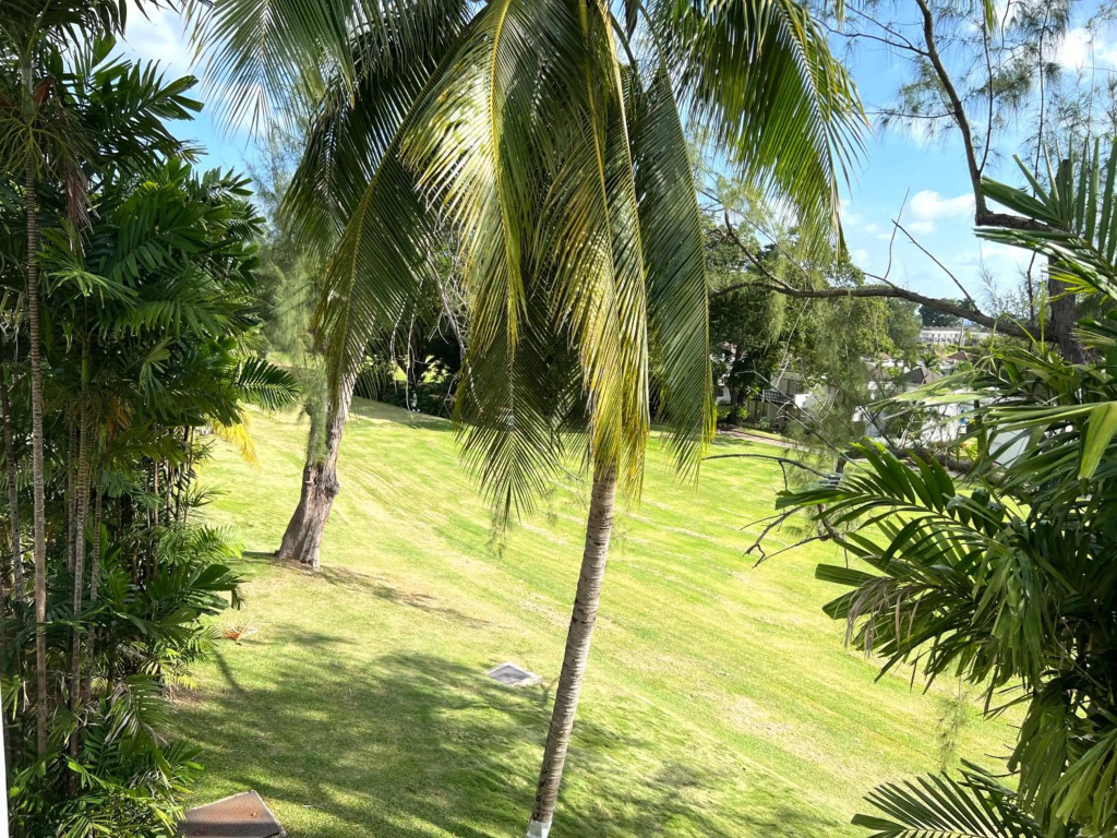 Rockley Golf 810 is a 2 Bedroom, 2 Bathroom 1st Floor Apartment With Pool