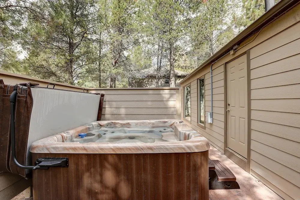7 Approach Classic Home with Private Hot Tub and BBQ on the Deck by RedAwning