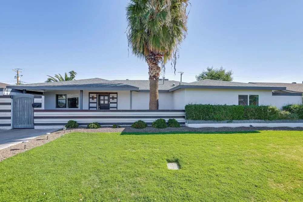 2 Mi to Golf: Poolside Paradise in Scottsdale!