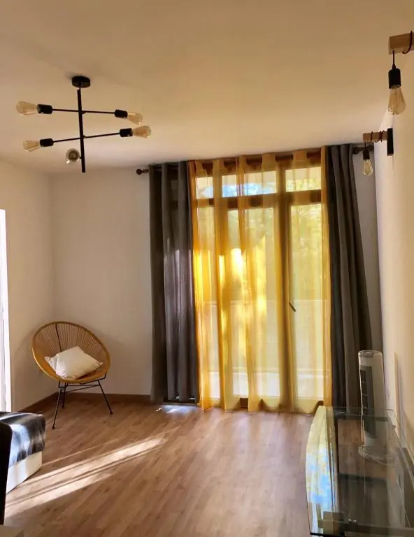 Apartement 5 rooms 20 mins from the beach