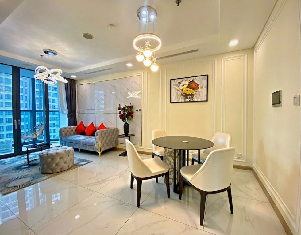 DongDong Skyview APT in Landmark81 Tower