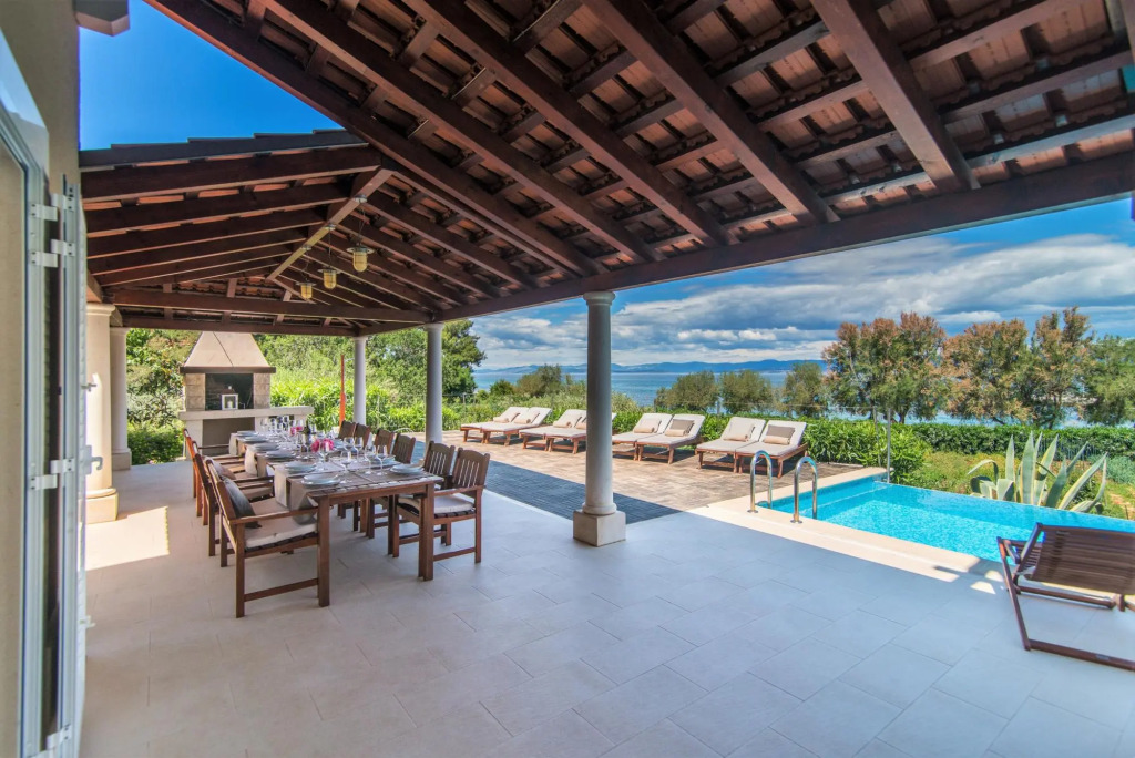 Gumonca in Supetar with 6 bedrooms and 5 bathrooms
