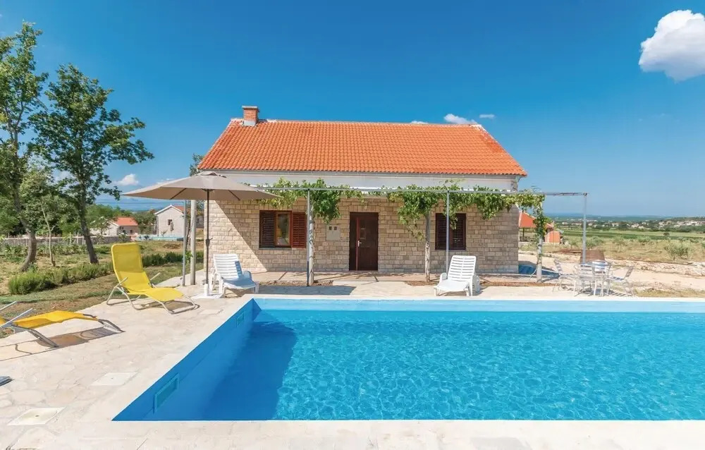 Beautiful Home in Biograd na Moru With 3 Bedrooms, Wifi and Outdoor Swimming Pool