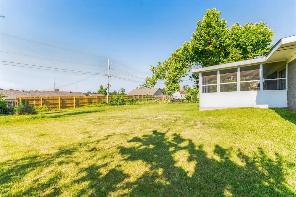Uptown Serenity Quiet Neighborhood 3 Bedroom Home by RedAwning