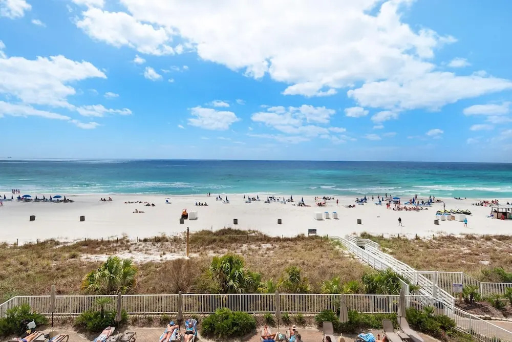 Twin Palms 402