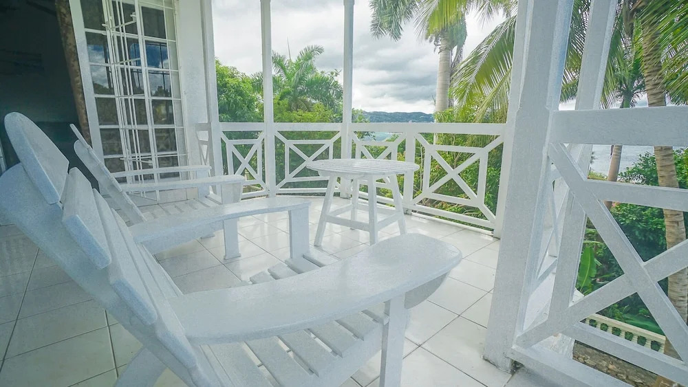 Mira Bay Apartments