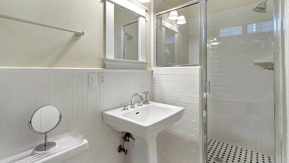Dog-friendly Gulf Side Cottage & 6 Minutes to Beach + Community Pool & Bikes