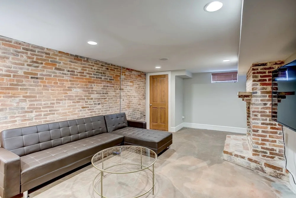Luxurious Historic Home 1 Block From Inner Harbor