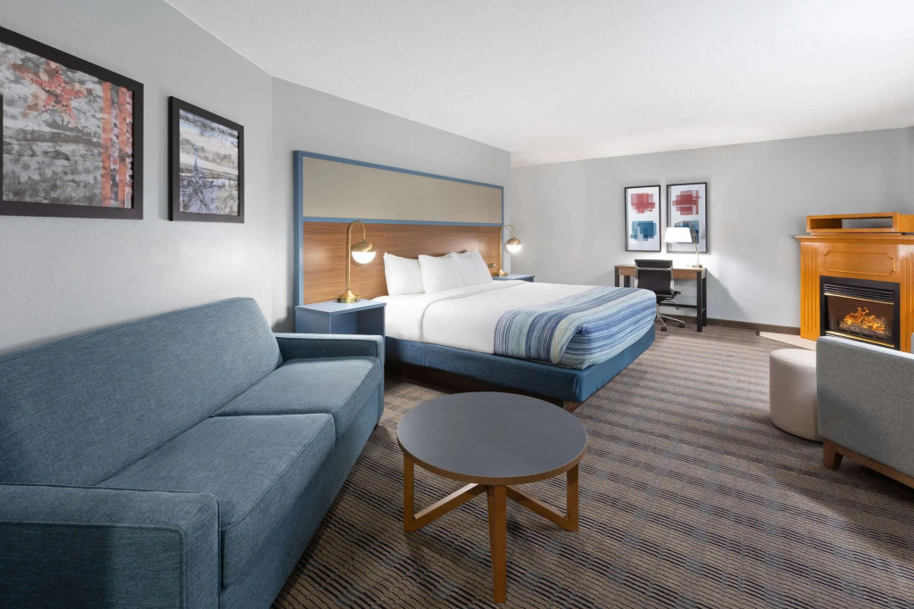 AmericInn by Wyndham North Branch