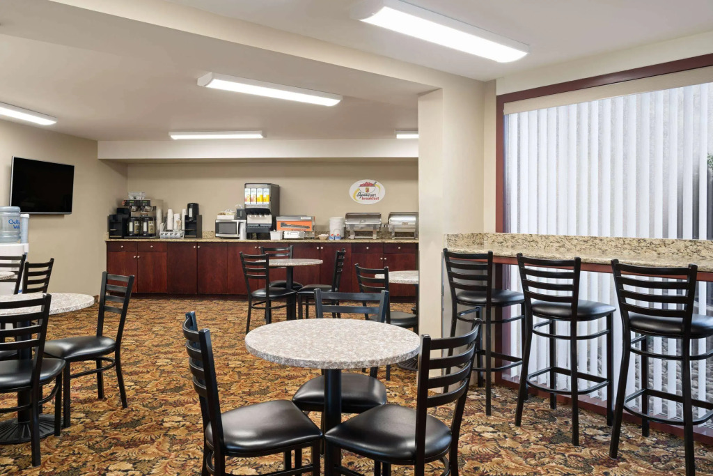 Super 8 by Wyndham Sherwood Park/Edmonton Area