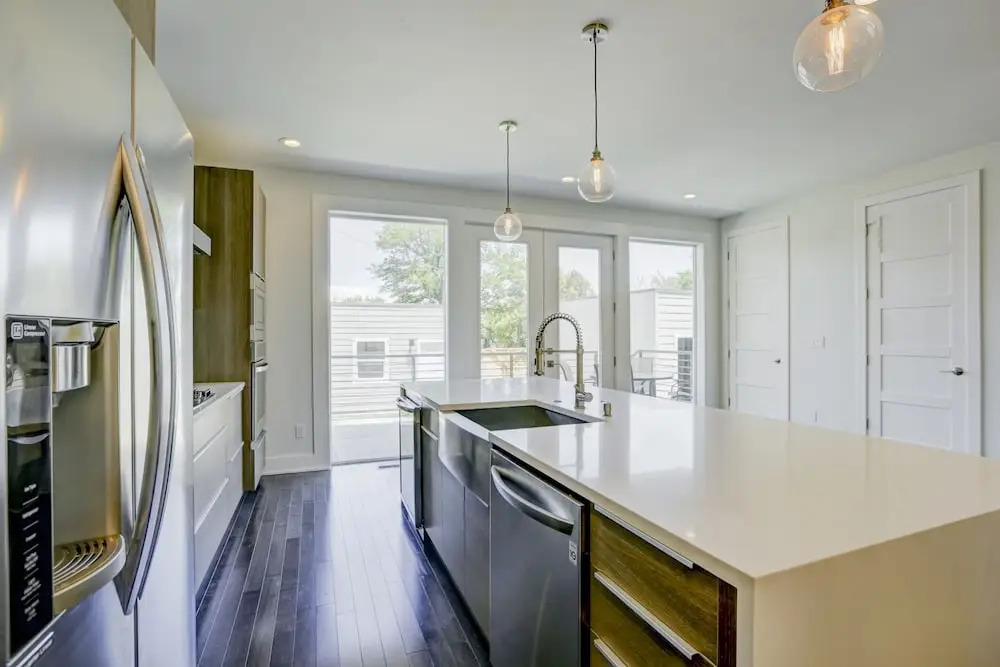 Built in 2017 Luxurious 4 BR home in DT