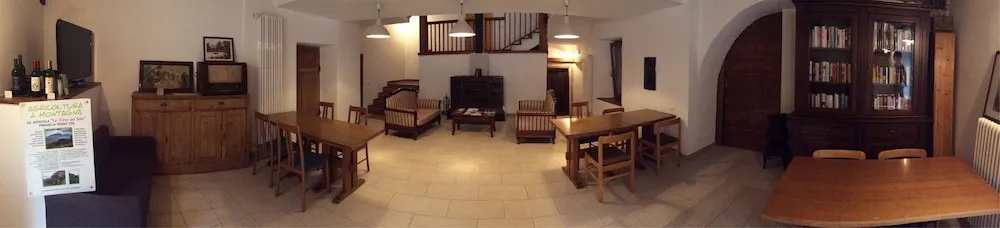 Penthouse in Historic Residence of the 700, Overlooking the Castle and Lake Garda