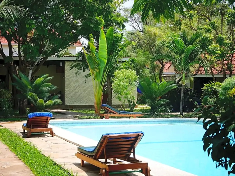 Diani Campsite & Cottages