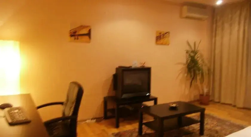 Maya Apartment Triumf