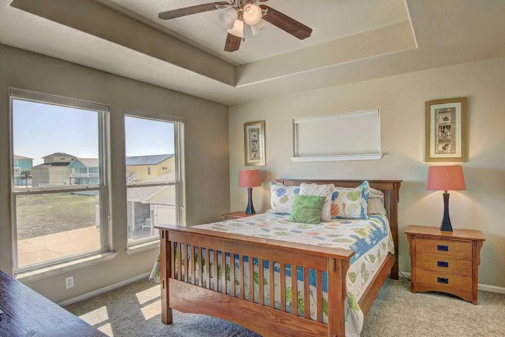 Safe Harbor - 3 Br Townhouse