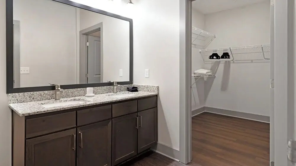 Landing Apartments - Thrive at University City