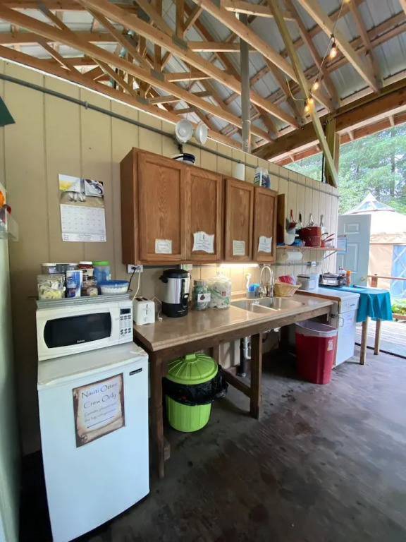 Nauti Otter Inn and Yurt Village