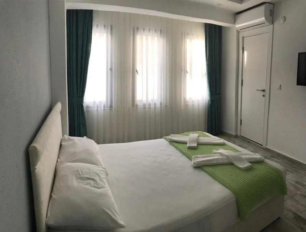 Tenes Otel