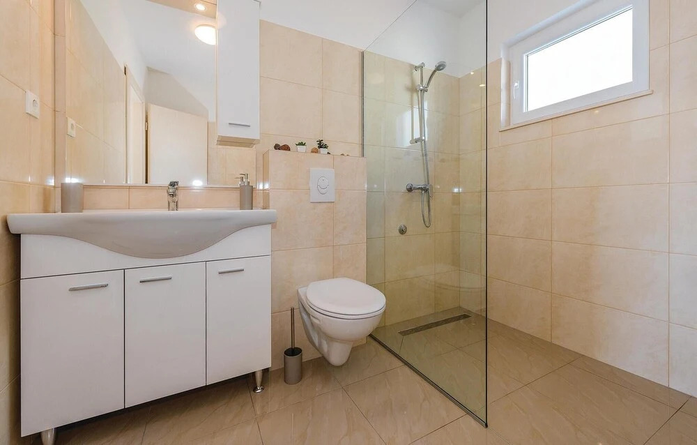 Six-Bedroom Holiday Home In Rogoznica