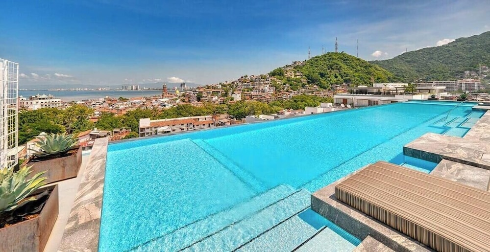 Amazing 1 BR Condo With Terrace - Rooftop Pool