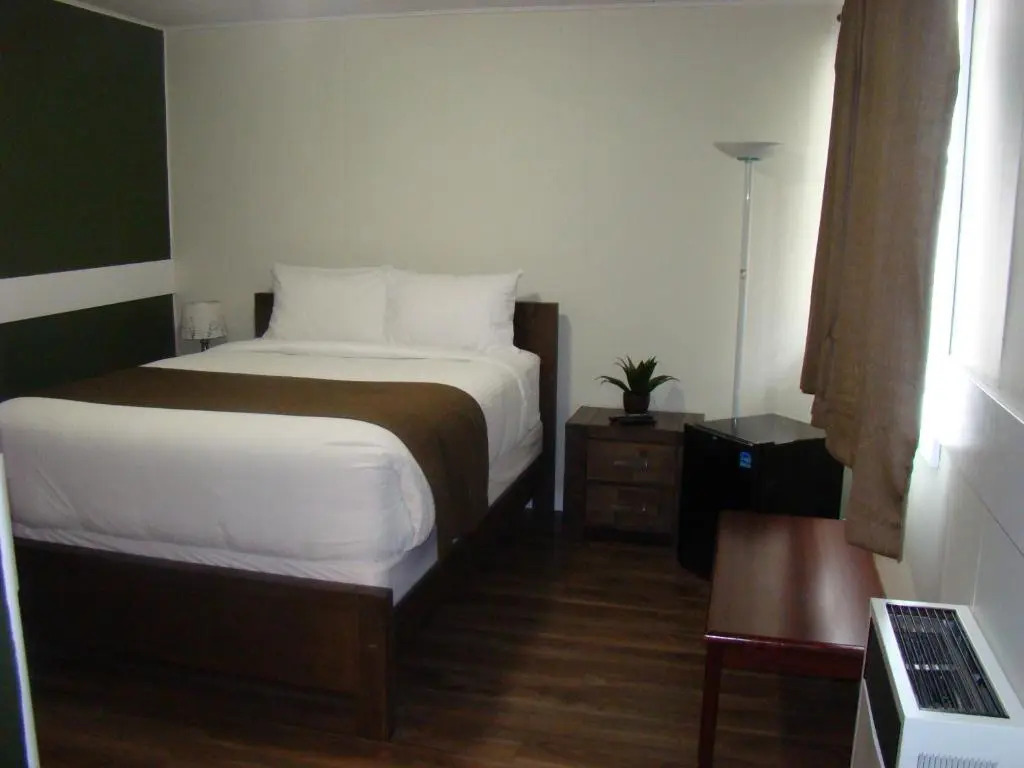 Paddock Inn