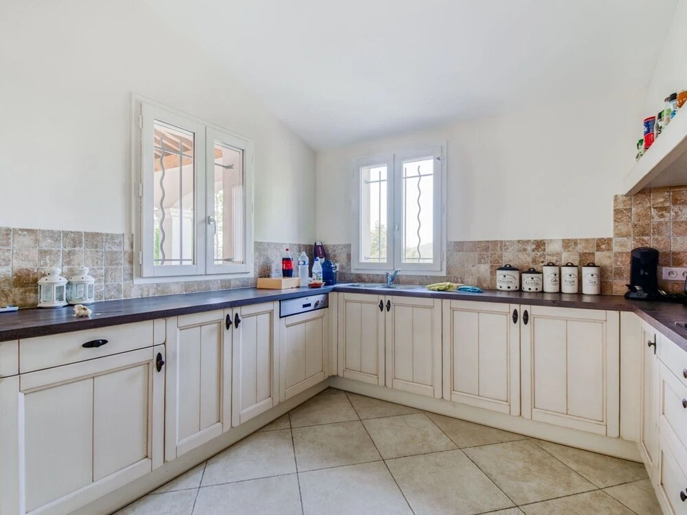 Villa in Le Muy with Private Pool & Forest