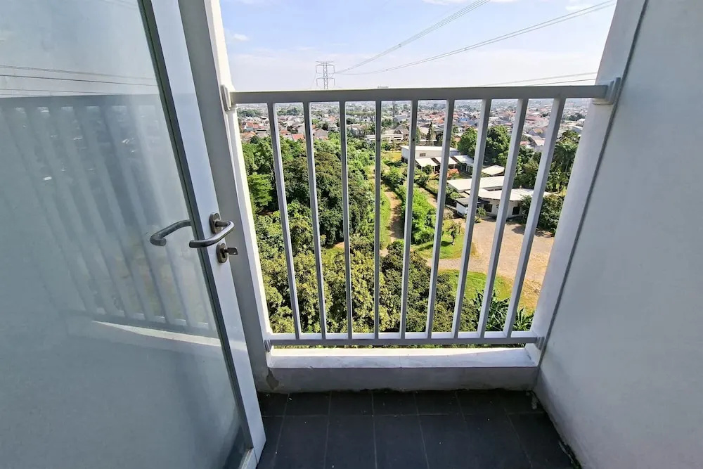 Green Urban Style Studio Room At Apartment Sudimara Forestwalk