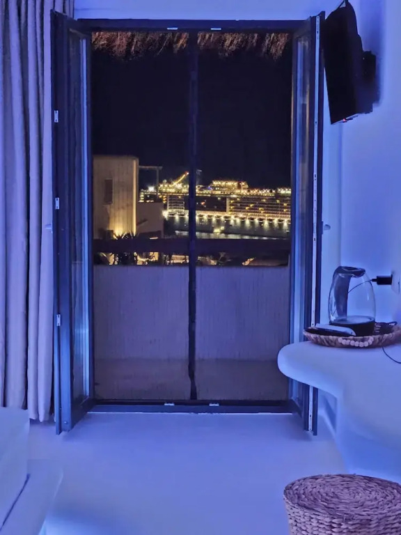 ELLI TROPiCAL LUXURY SUITES SUNSET-INFINITY POOL- SEA SIDE-NEAR CENTER PARKING