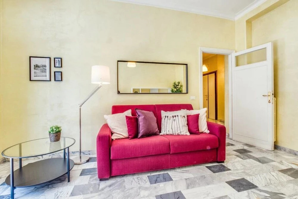 Cosy 2 bed Flat Near San Giovanni