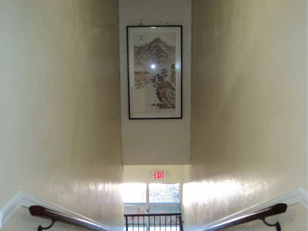 Traveler's Bed & Breakfast Hostel