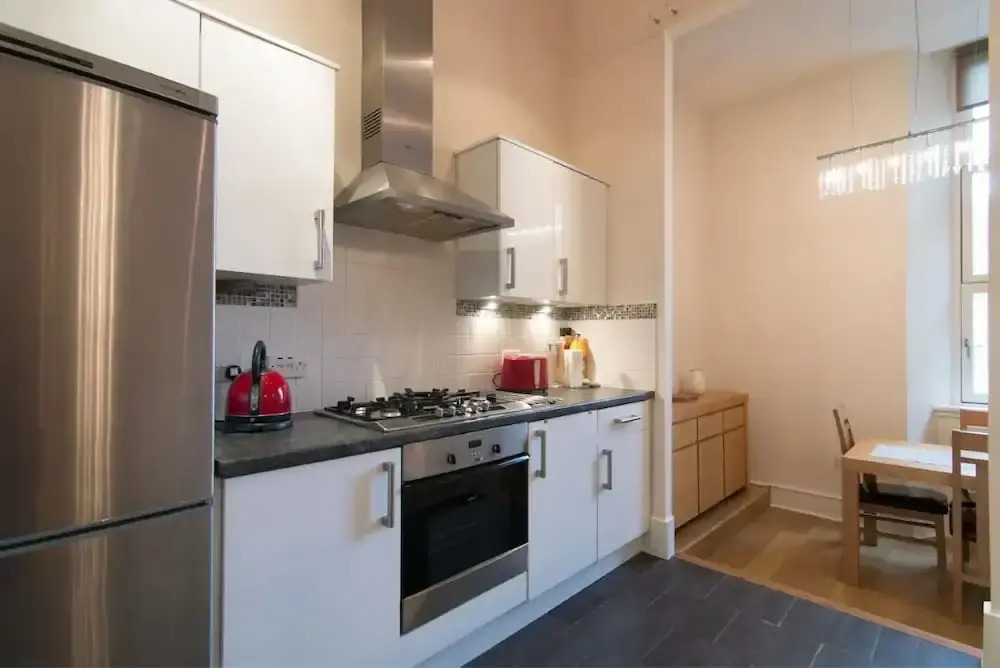Elegant & Spacious 2 Bedroom Apt