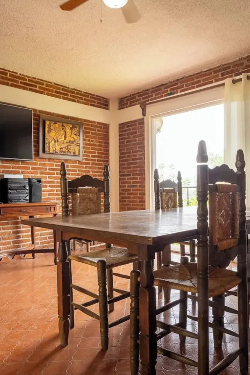 Spacious Cuernavaca House Pool Grill