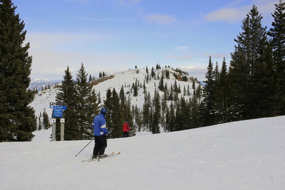 Plush Ski W/ Hot Tub, Pool & Fireplace 2 Bedroom Condo