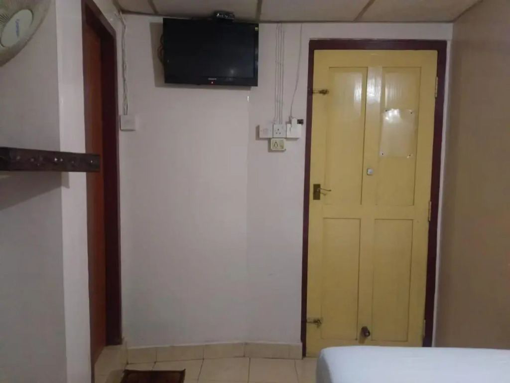 Anandan Tourist Home