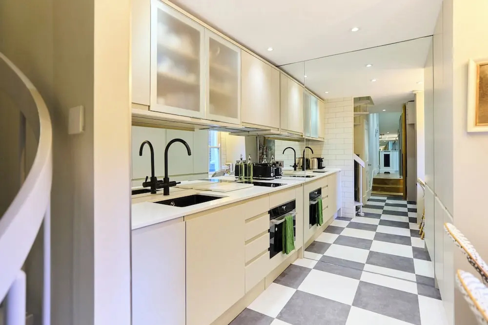 The Kensington Designer's Retreat -1bdr Flat