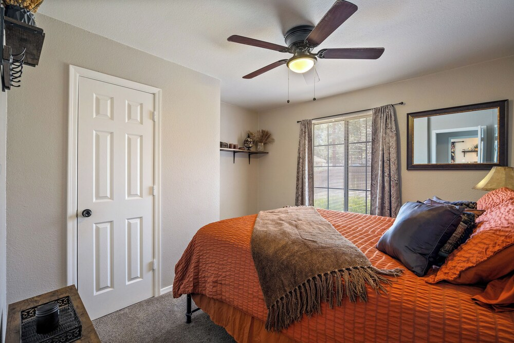 1 Mi to Fool Hollow Lake: Wooded Retreat w/ Deck!