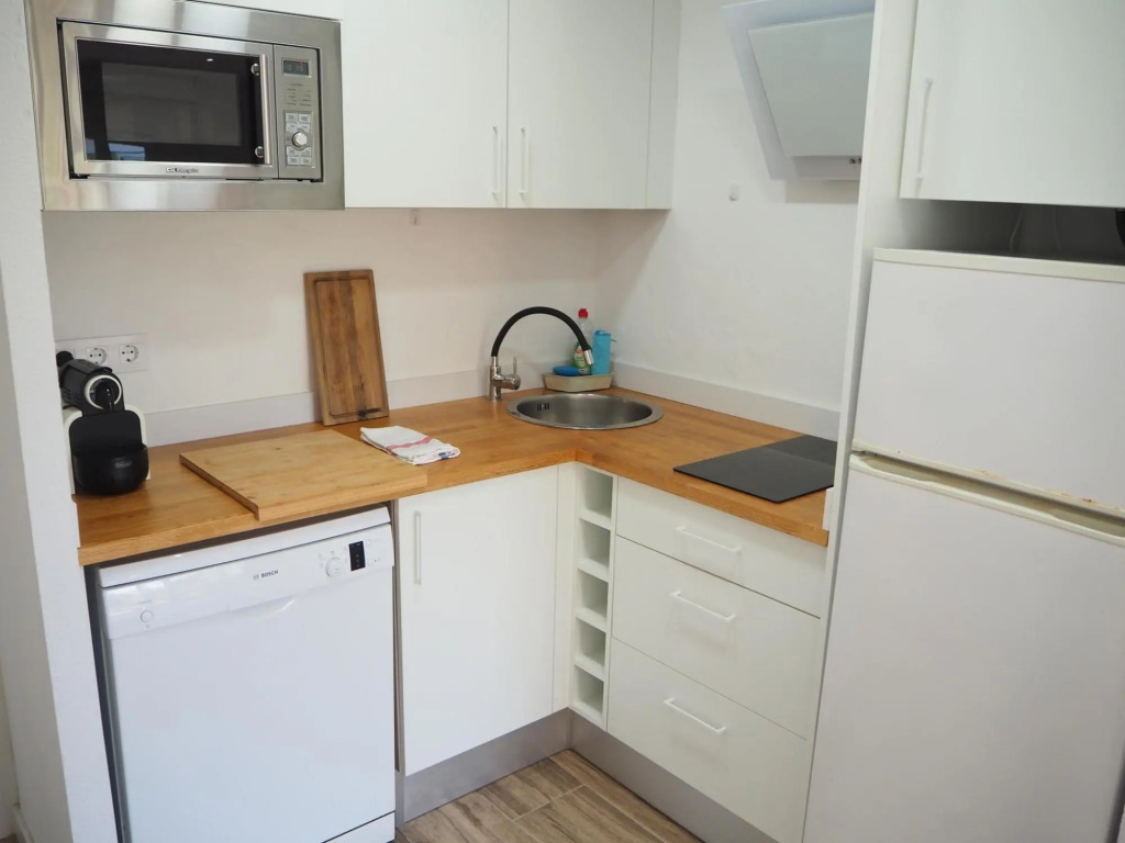 Apartament amb piscina i parquing.Baixos amb jardí