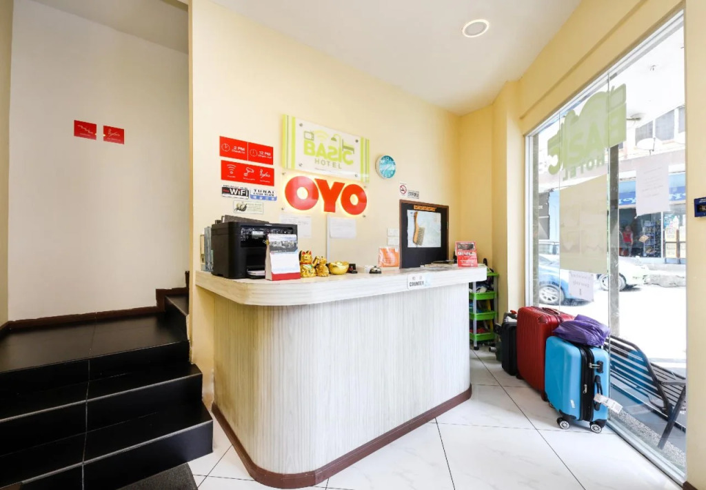 Basic Hotel