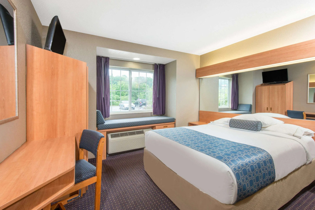 Microtel Inn & Suites by Wyndham Hazelton/Bruceton Mills