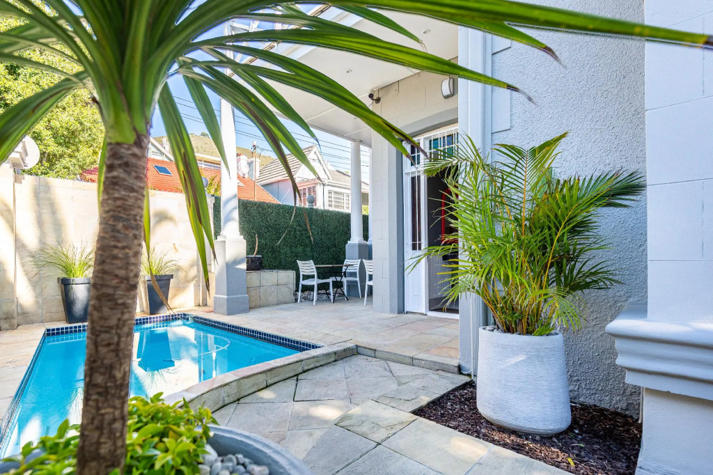 4 on Varneys Guest House