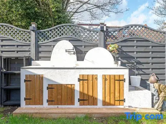 Newly Renovated 4 Bed House with Study in Richmond