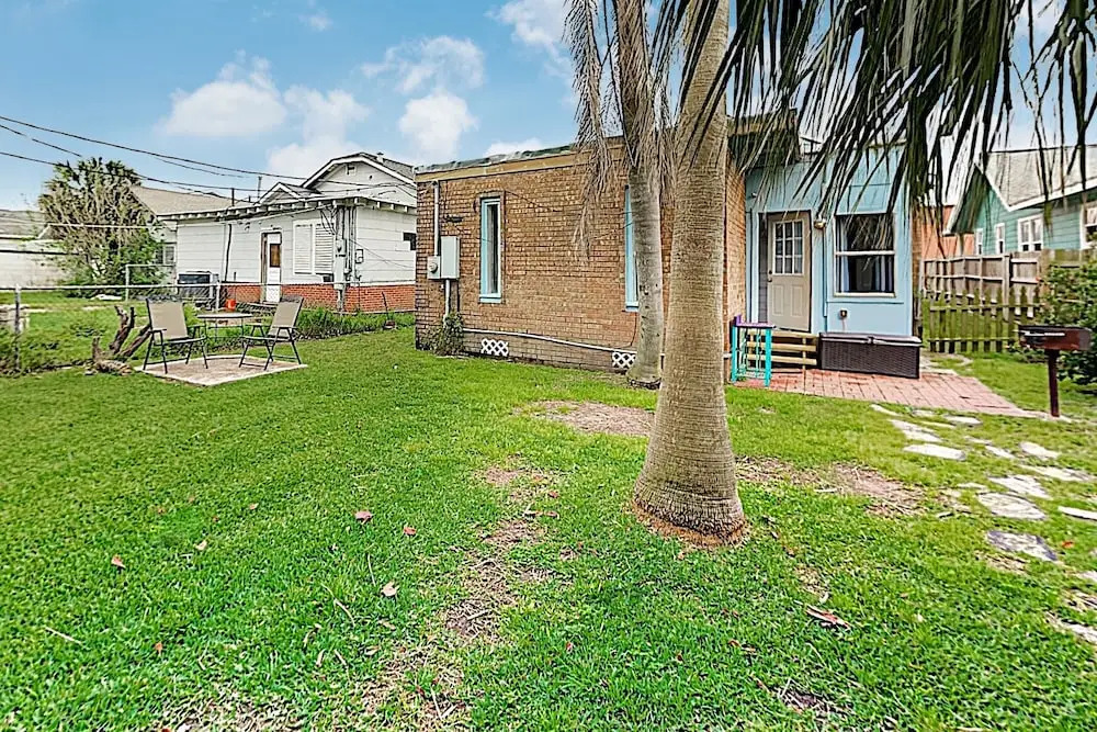 New Listing! Charming Getaway - 1 Block To Beach 3 Bedroom Home
