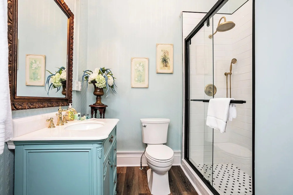 1851 Historic Maple Hill Manor B&B