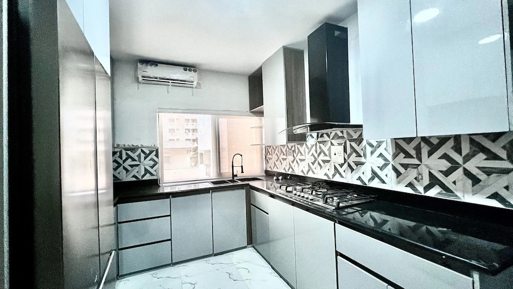 Luxury, Contemporary 4-bed Apartment in Ikoyi