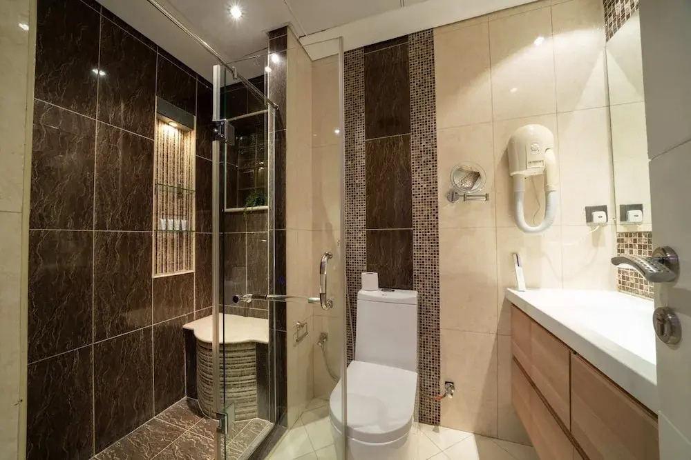 Luxury Three bedroom Apt Al Yasmin