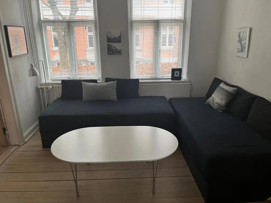 City House with Terrace, Garden and Free Parking