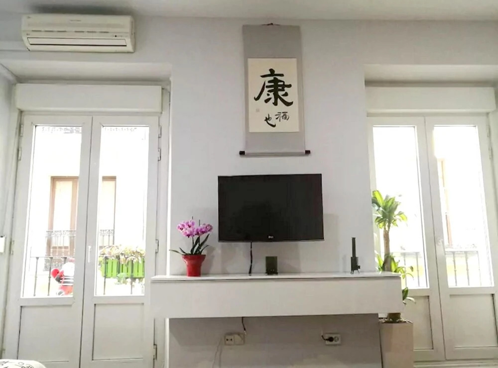Studio in Madrid, With Wonderful City View, Balcony and Wifi